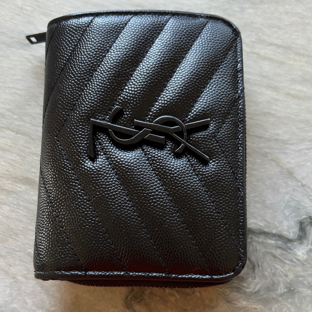 💥🔥YSL❤️❤️ Black Quilted Wallet